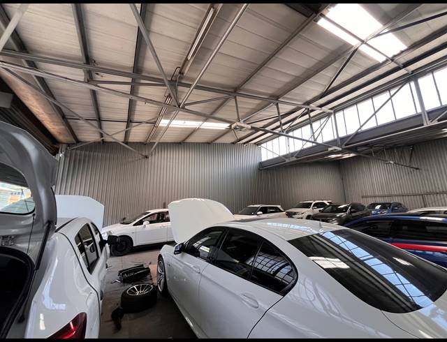 297M² WAREHOUSE TO LET IN ISANDO